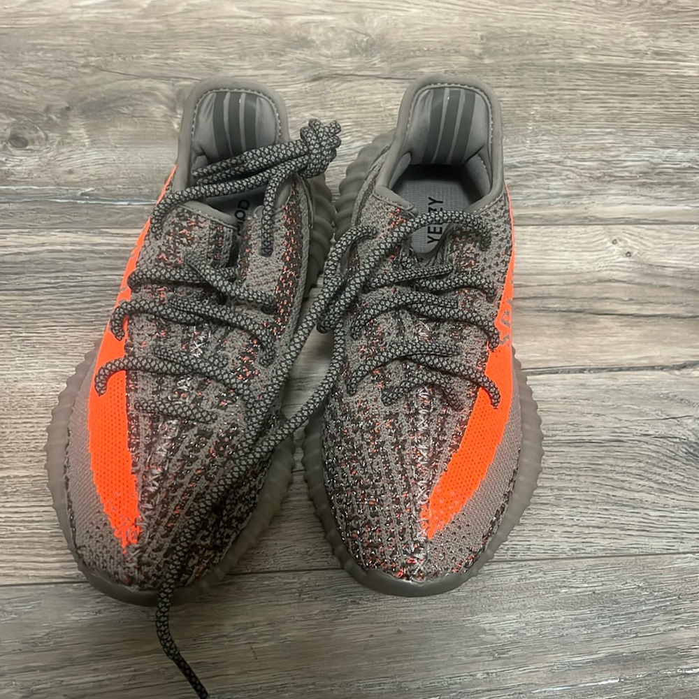 adidas Yeezy Boost 350 V2
Beluga Reflective